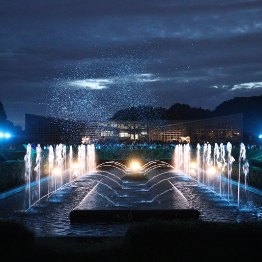 神代植物公園が大温室夜間公開開催、一夜限りの幻の花サガリバナとバブルミネーション演出で7月に特別企画