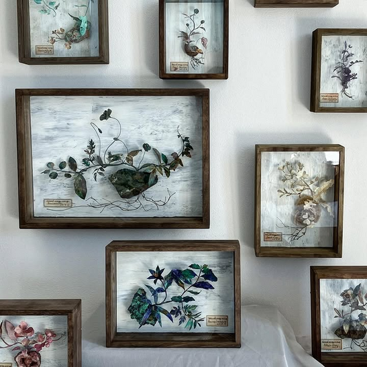 ウサギノネドコ京都店がもしも博物フェア2025を開催、自然混交の紙造形と鉱物と植物の調和展示が京都で注目を集める