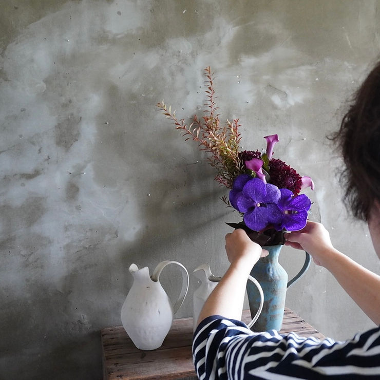 茨木伸恵とFloristFlyersが企画展を開催、秋を生けるうつわAutumninVesselsが林檎の木andRに集う - リーフラ編集部