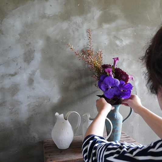 茨木伸恵とFloristFlyersが企画展を開催、秋を生けるうつわAutumninVesselsが林檎の木andRに集う