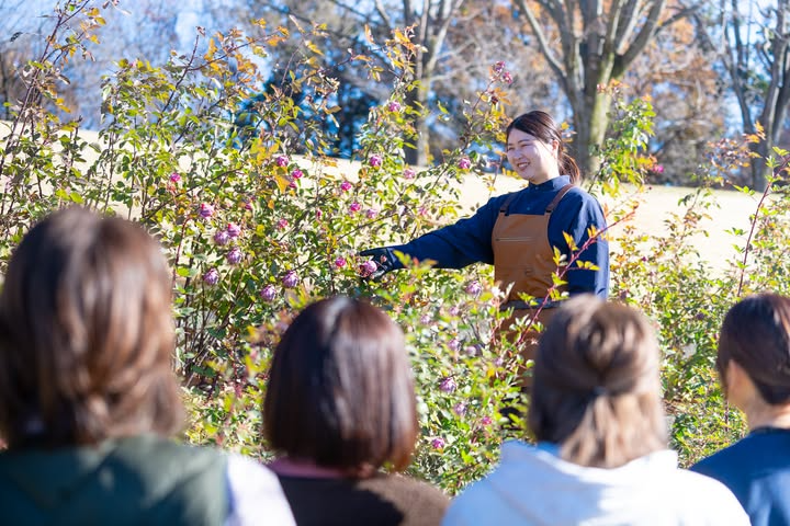 GunmaFlowerPark＋が花マルシェと育種家ツアーを開催、食香バラと解説付きガーデン体験が来園者の関心を集める - リーフラ編集部